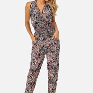 WOMEN'S JUNIORS BROWN PRINTED SLEEVELESS V-NECK JU